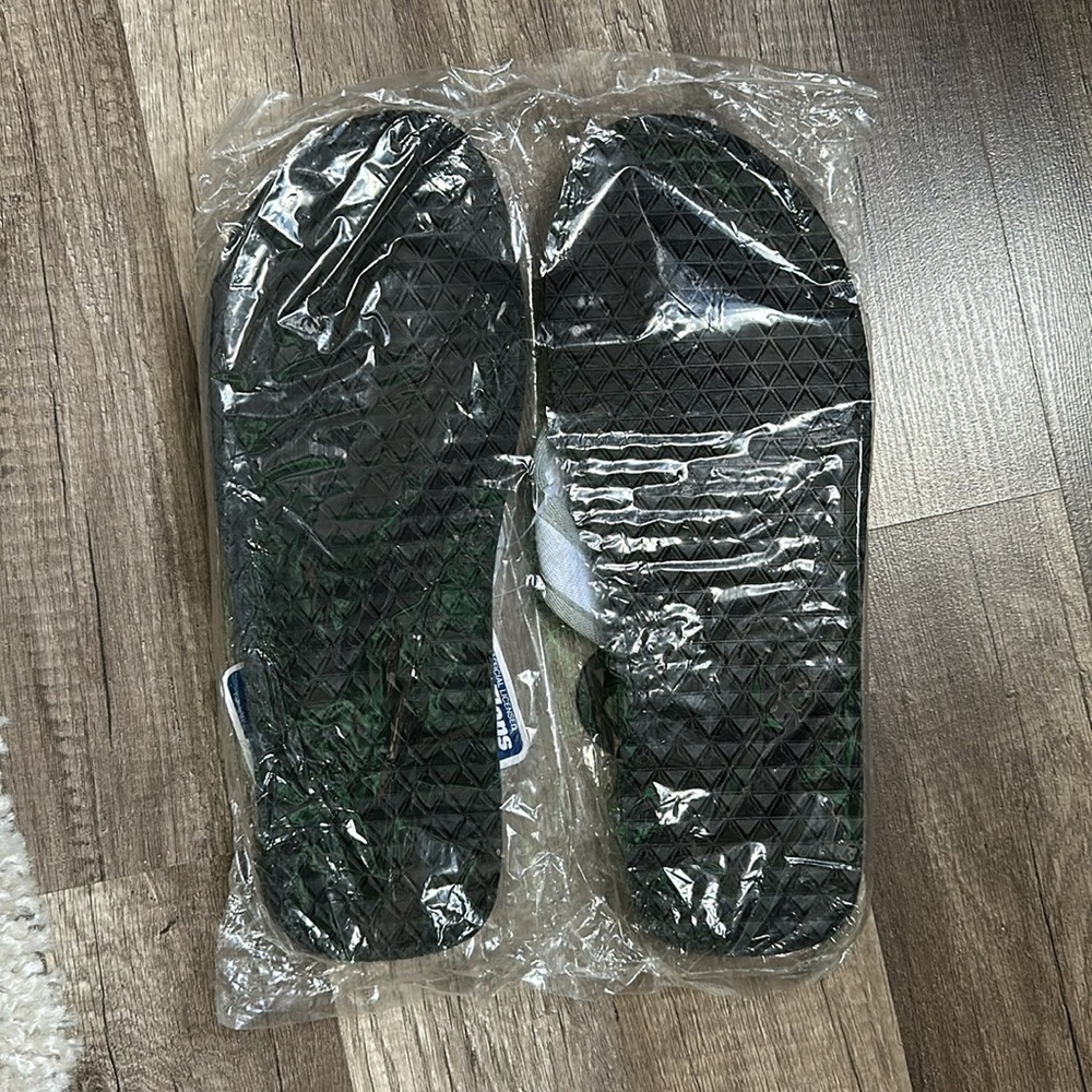 NWT MLB Official Licensed Yankee Flip Flops - Picture 3 of 3